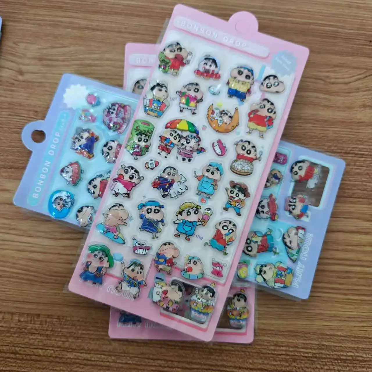 تلوين شين تشان ملصقات الإغاثة الكرتون الأصالة الأطفال مكافأة ملصقات الأزياء حساسة شخصية ملصقات الزخرفية