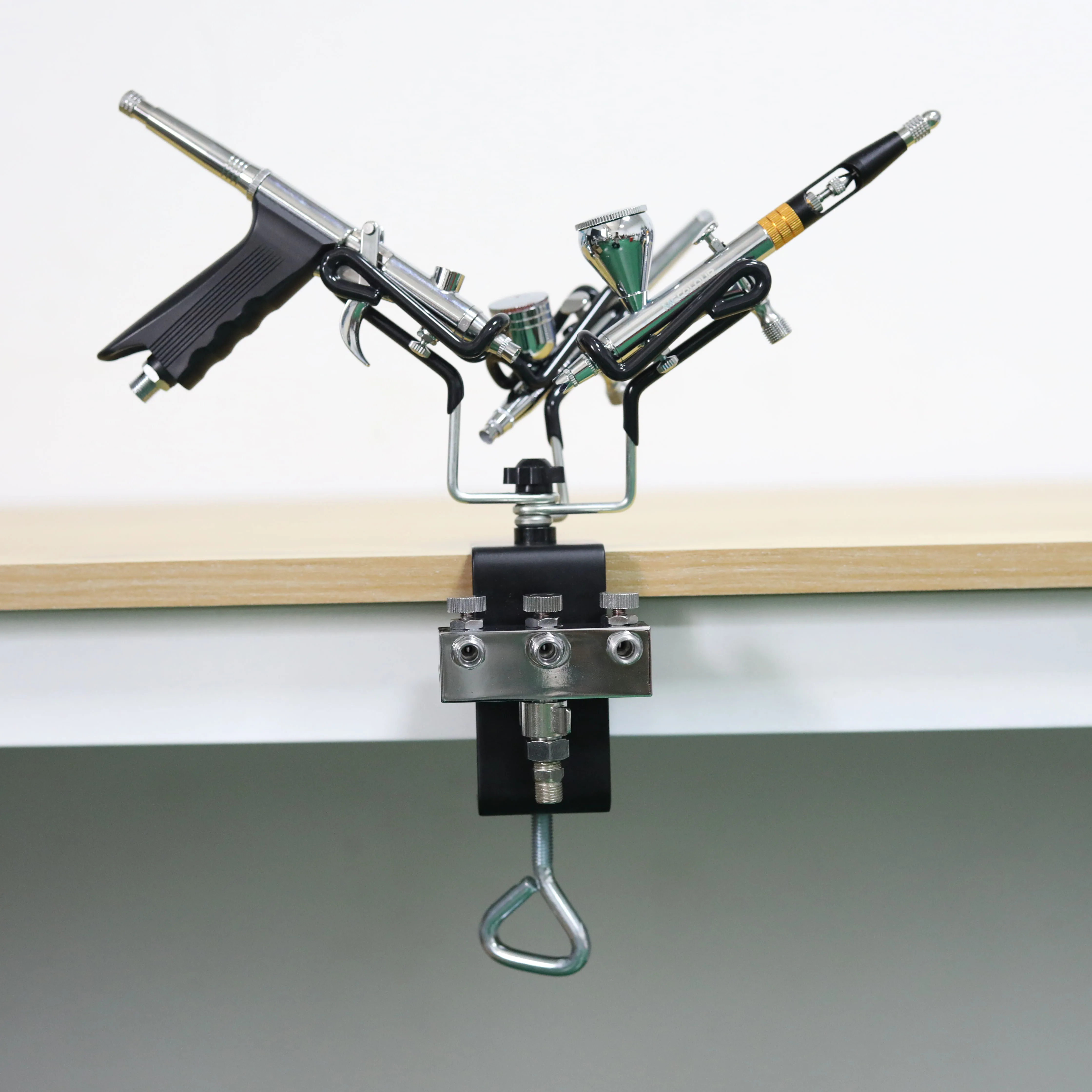 

Премиальный держатель для аэрографов с коллектором: совместим с ручными аэрографами, 1 вход + 3 выхода для одновременного использования 3 аэрографов