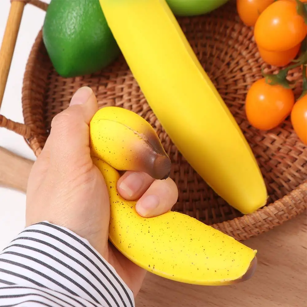 2 pezzi simulato banana spremere giocattolo impastare buona sensazione banana agitarsi giocattolo morbido lento rimbalzo pizzico giocattolo di decompressione