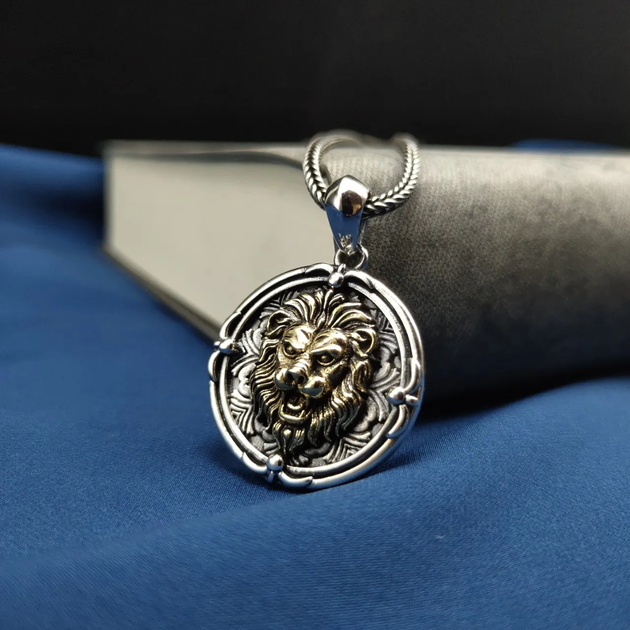 100%S925 sterling silver European punk style male lion pendant image 3