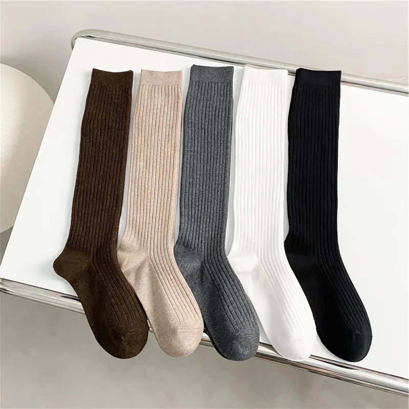 1-5 زوج جديد المرأة جوارب اتجاهات الربيع عادية نمط Preppy جوارب طويلة إلى الركب الإناث عالية الجودة بلون فتاة الجوارب الطويلة