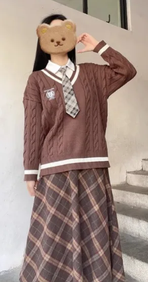 2025 Spring and Autumn New College Style Casual Outfit Coffee Color V-Neck Long Sleeve Sweater Cargo Pants White Tie Shirt