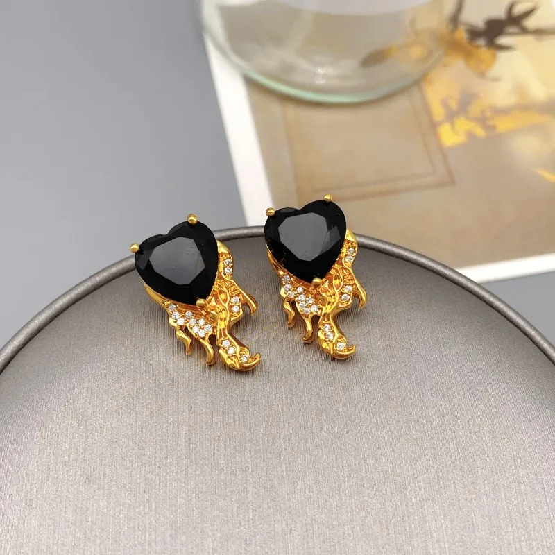 

Retro Flame Black Heart Shape Zircon Earrings Women Light Luxury Temperament 925 Silver Needle Earrings Plating 18k Gold Jewelry