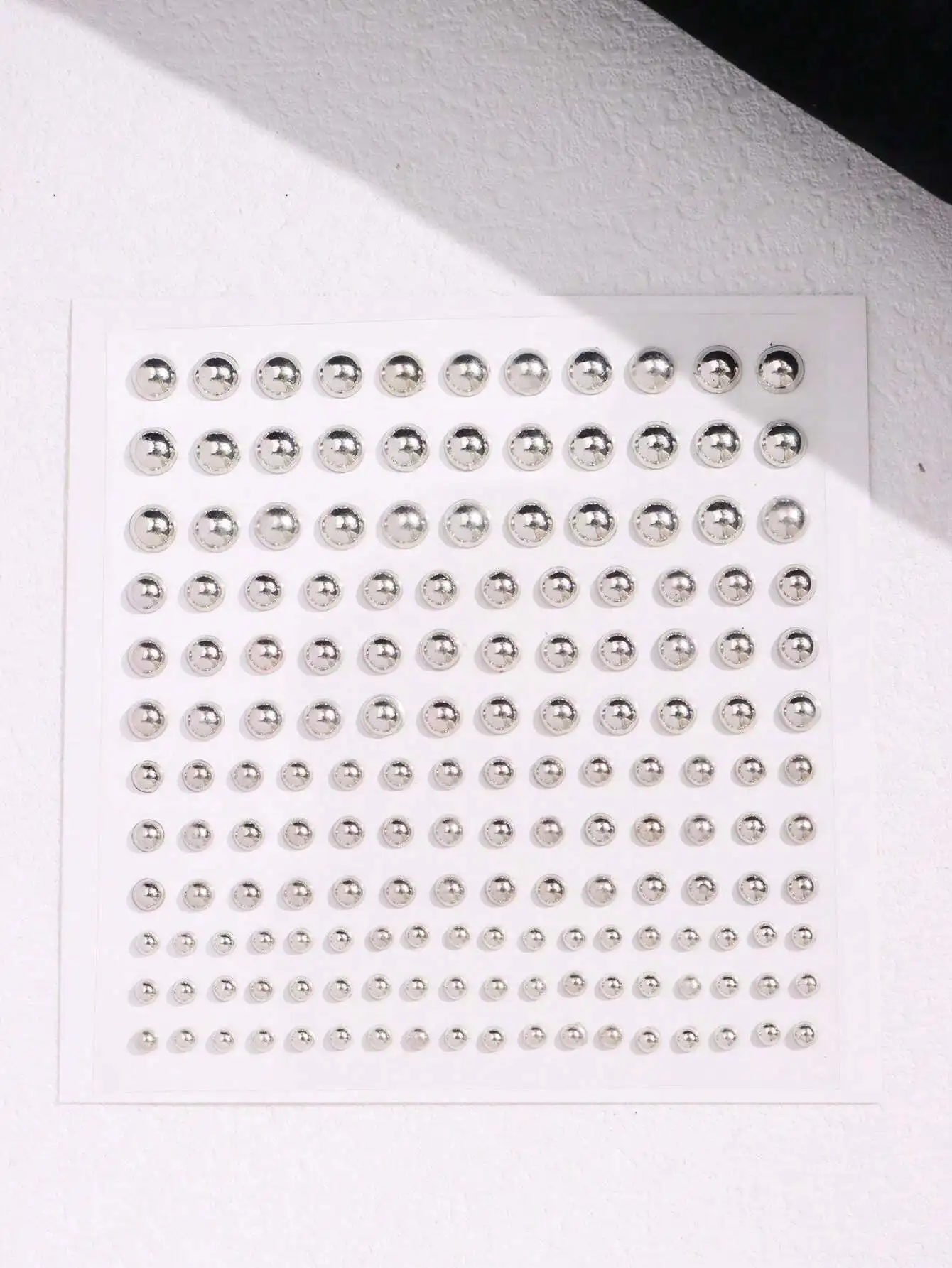 165pcs/Set 3-6mm Silver Plated Acrylic Fake Nose Rings Stickers, Fake Eyebrows Lip Rings, No Piercing Body Jewelry, Face view 5