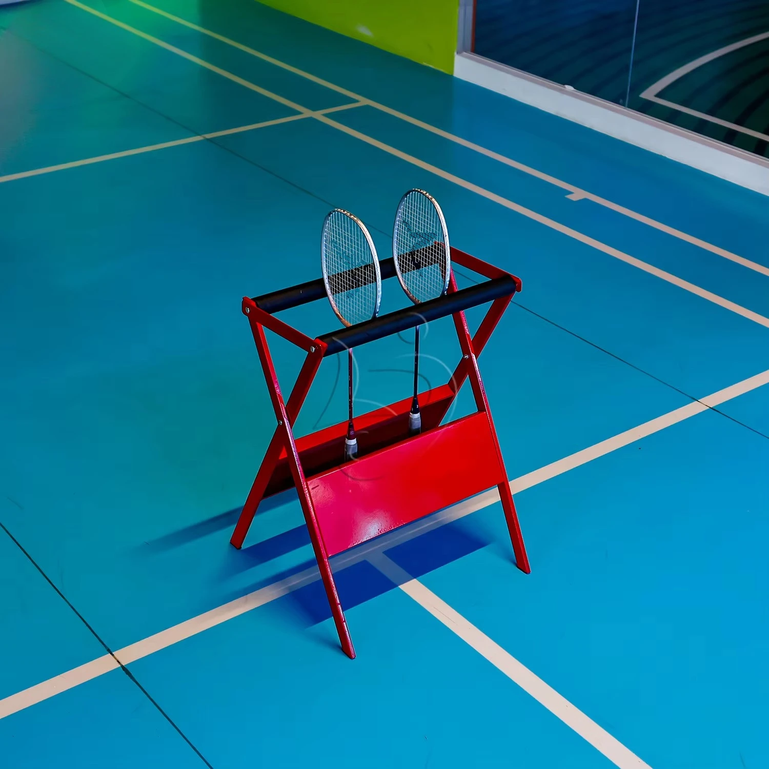 Badminton emulator interactive indoor sports training equipment and projection technology sports entertainment