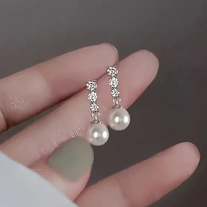 Huitan wykwintny urok sztuczna perła spadek kolczyki dla kobiet z cyrkonią sześcienną elegancki temperament biżuteria ślubna damski prezent