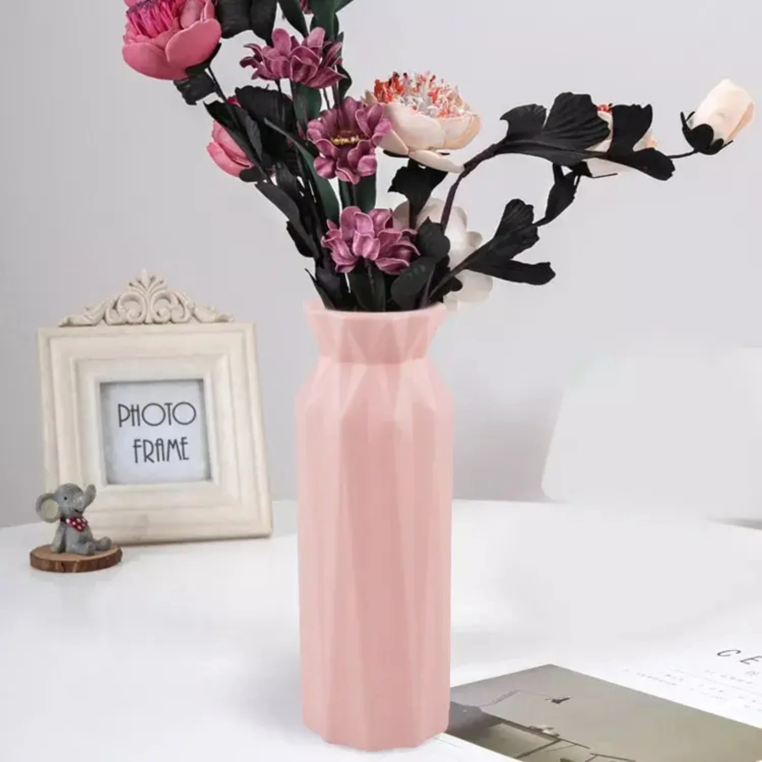 Y Creative Nordic Style Plastic Round Vase Fashion Simple Drop-Resistant Melamine Vase Domestic Ornaments Glass dome with base 