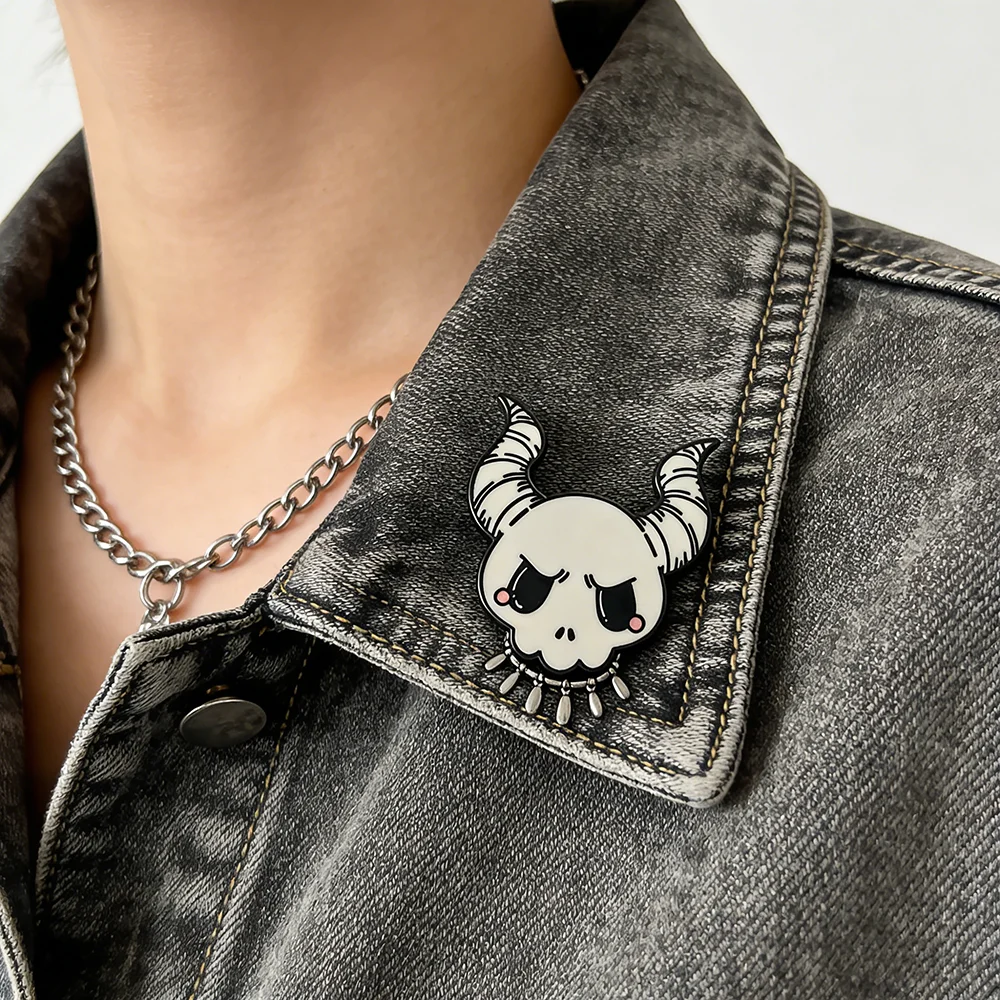 Cute Horned Skull Enamel Brooch Bull Head Gothic Kawaii Lapel Pin Dark Aesthetic Jewelry Gift for Clothes Bag Decoration