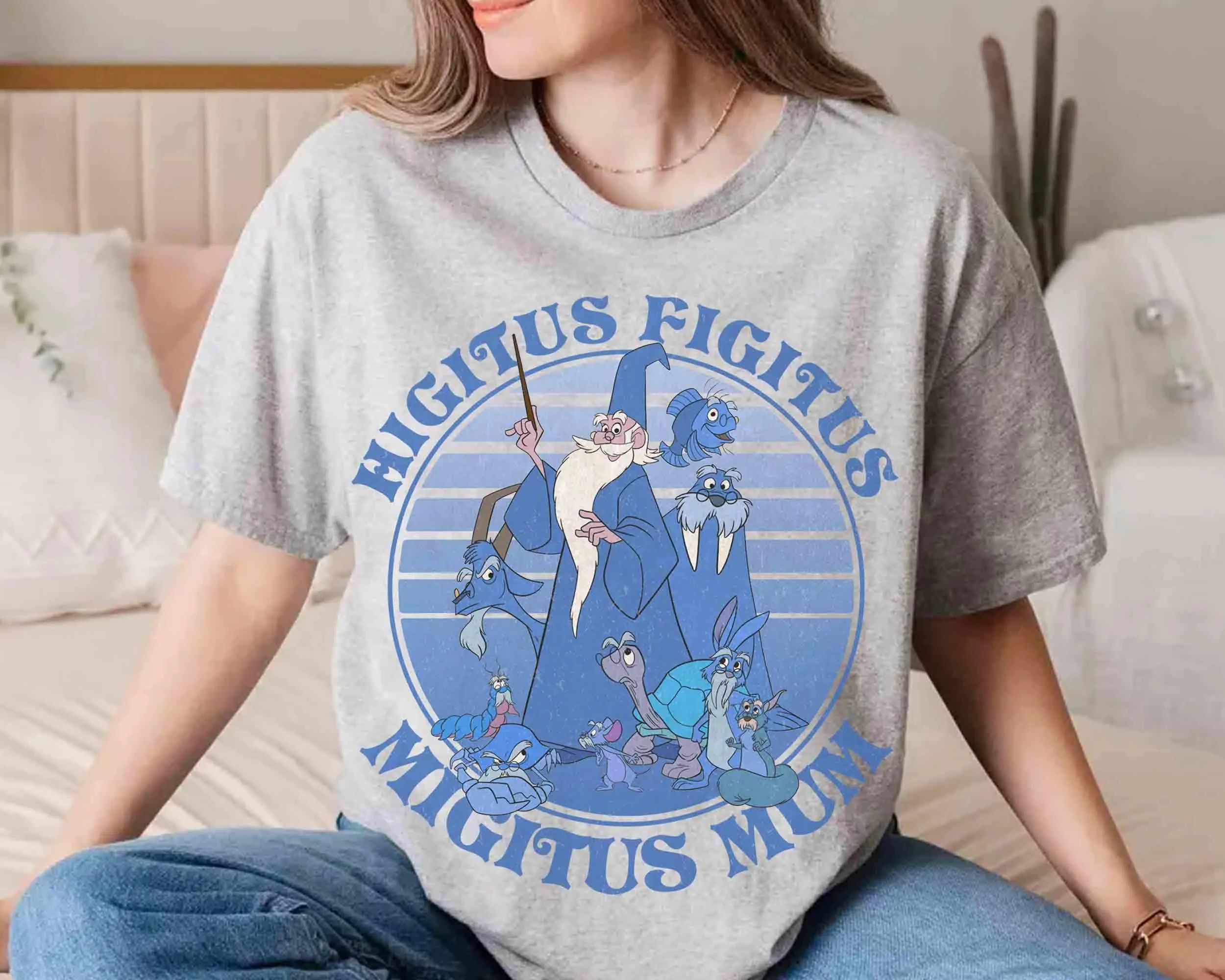 ديزني ميرلين هيجيتوس فيجيتوس ميجيتوس أمي تي شيرت ريترو ، السيف في الحجر 1963 شخصيات تي شيرت ، ديزني لاند عطلة الأسرة #3