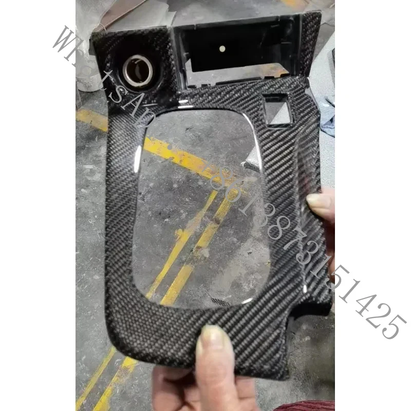 

Suitable Skyline R34 GTR 2026 Carbon Fiber Interior Gear Shift Knob Cover - RHD Compatible
