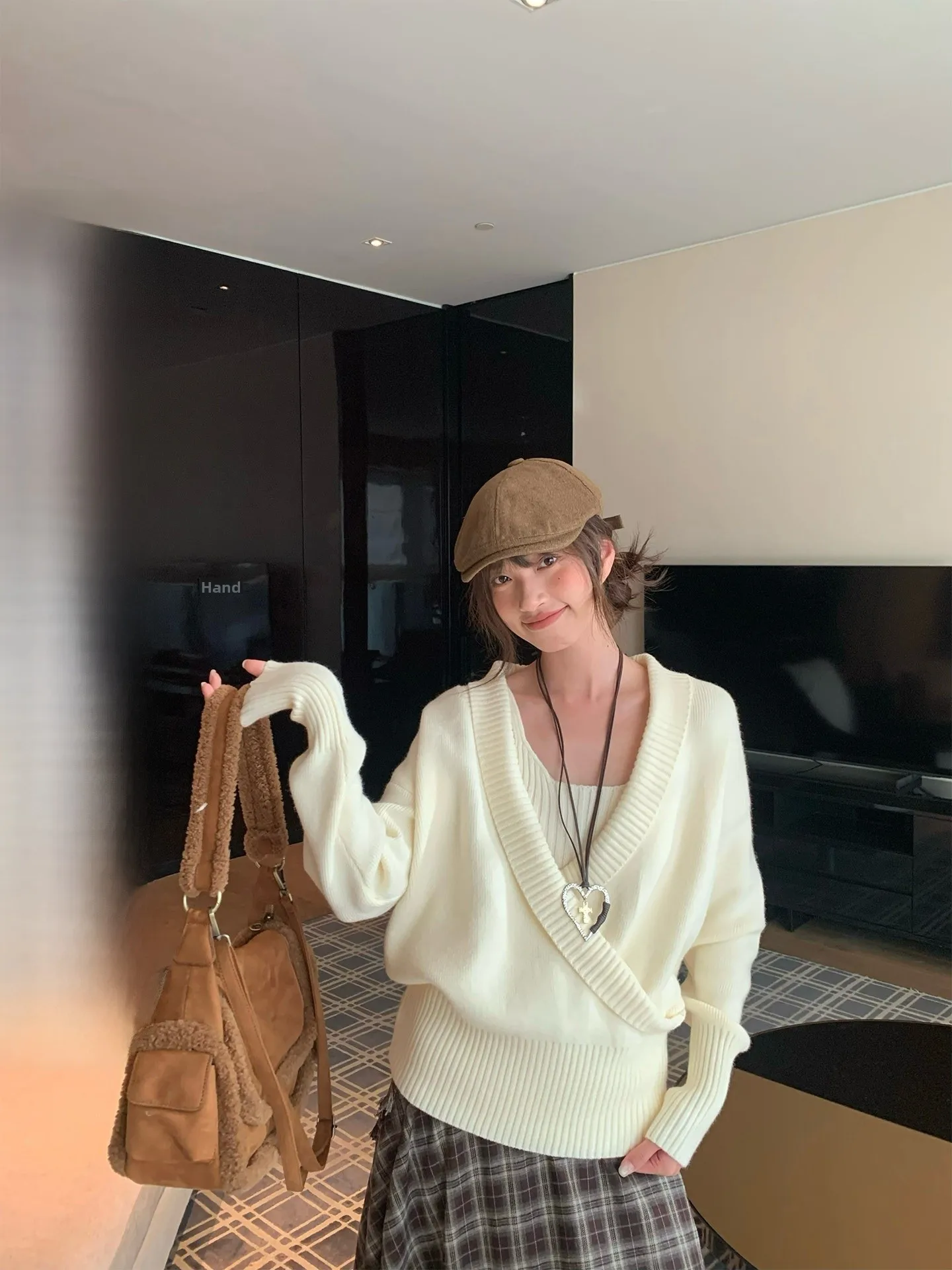 

Вязаный свитер с V-образным вырезом для женщин, свободный крой, с перекрестными бретелями, длинный рукав, комплект из двух предметов (топ и брюки), повседневный стиль, зимняя мода