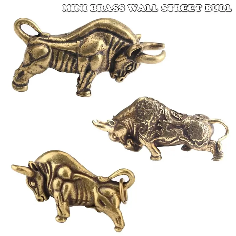 Mini Portable Vintage Brass Wall Street Bull Keychain Ornament Statue Home Office Desk Decoration Ornament Hand Toy Gift