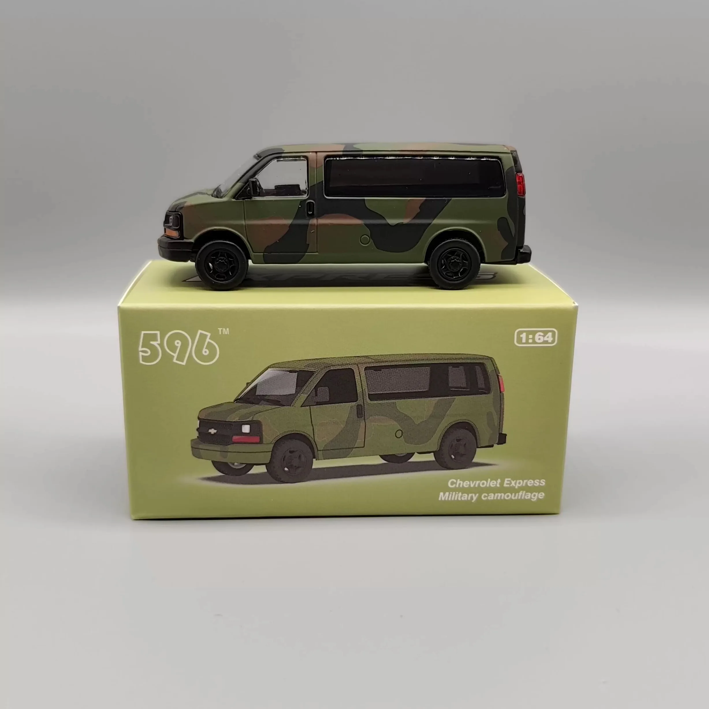 

596 Model 1/64 Chevrolet VAN Camouflage Painting Alloy Military Vehicle Model