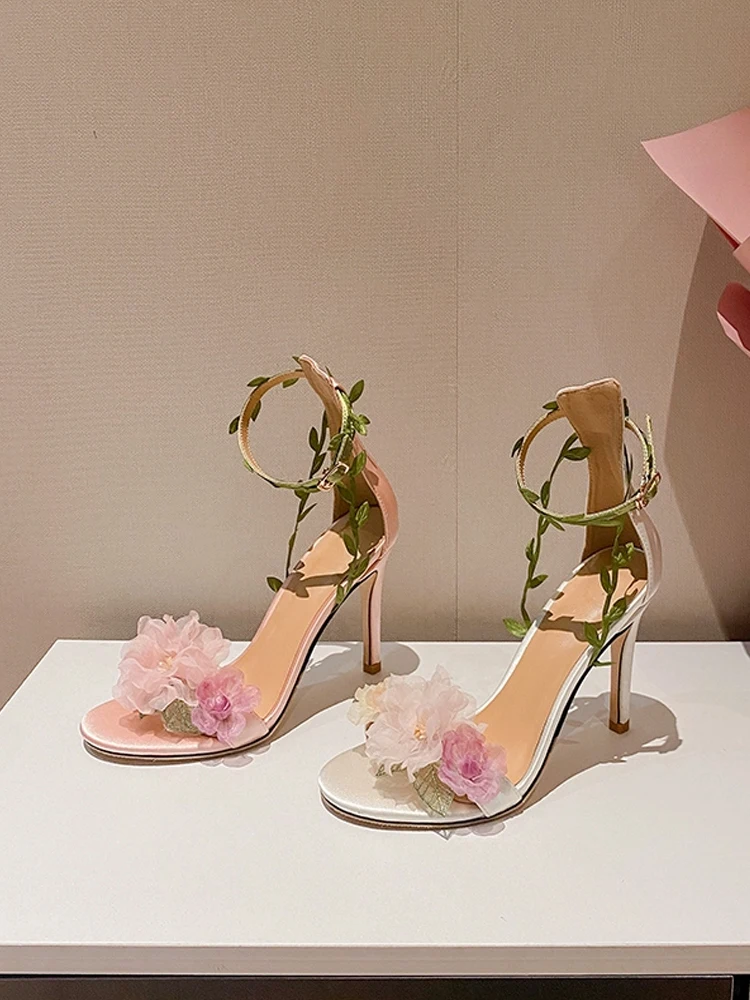 2024 Summer New Fairy Style Elegant and Beautiful Flower Sandals Women\'s Thin Heels High Heels, Open Toe Small Wedding Shoes