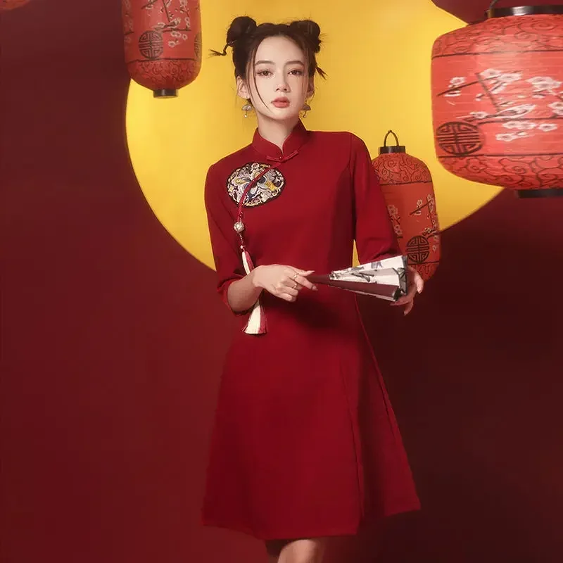 Falda Cheongsam de moda china para mujer, vestido Qipao de noche para dama de honor, estilo corto Popular, rojo mejorado, nuevo