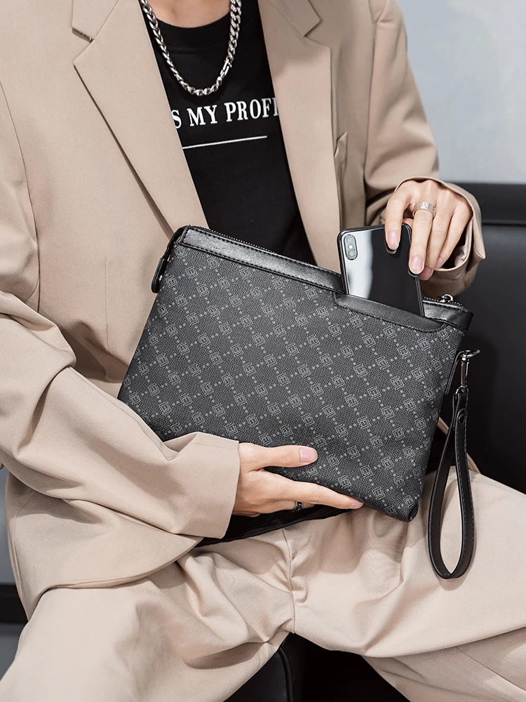 

2024 New Faion Men's Leather Handbag Casual Sle Envelope ape Handheld Bag Busin OL Sle with Zipper Soft PU Material