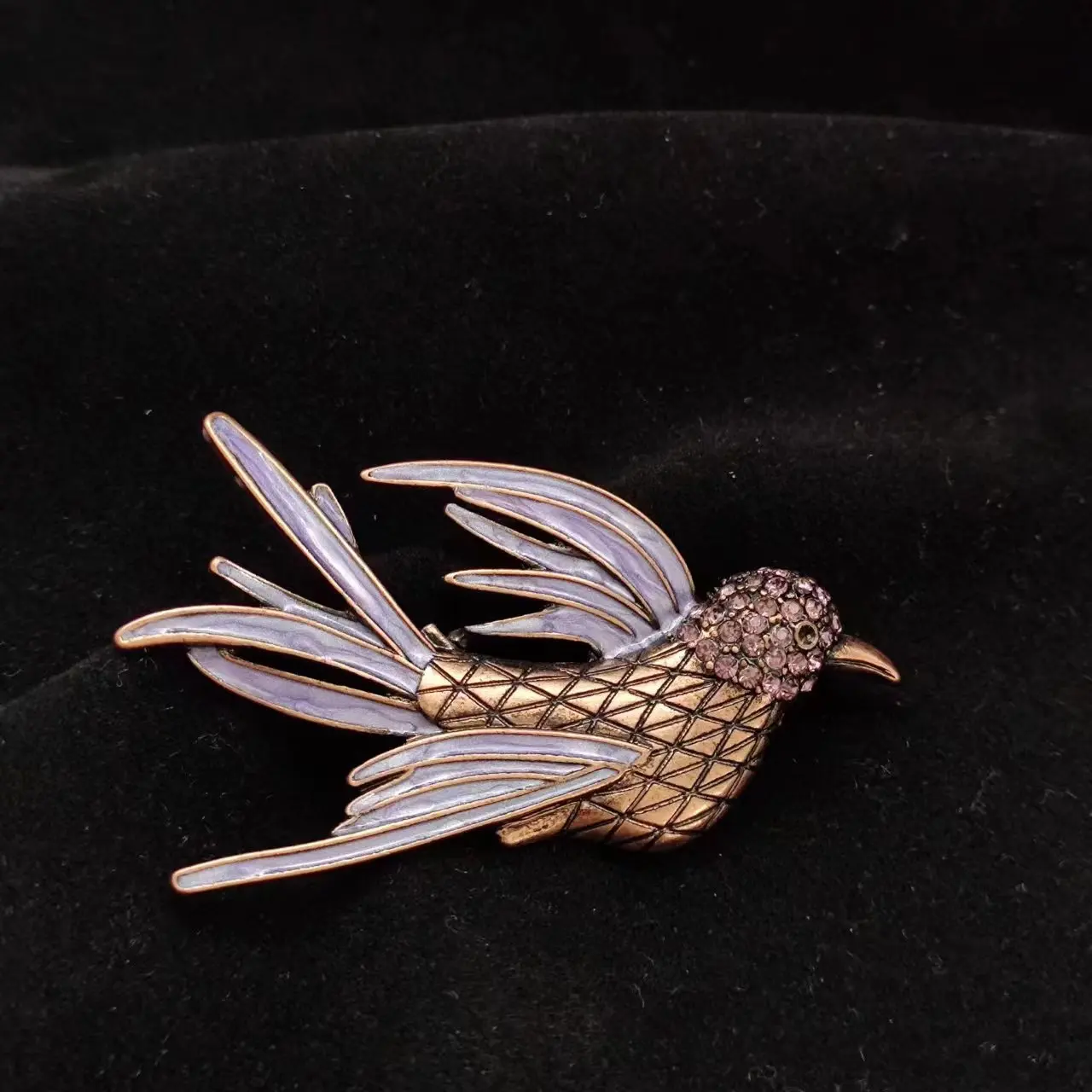 Retro Creative Red Copper Purple Oil Drop Bird Brooch Women Elegant Temperament Medieval Animal Pin Personality Clothing Corsage