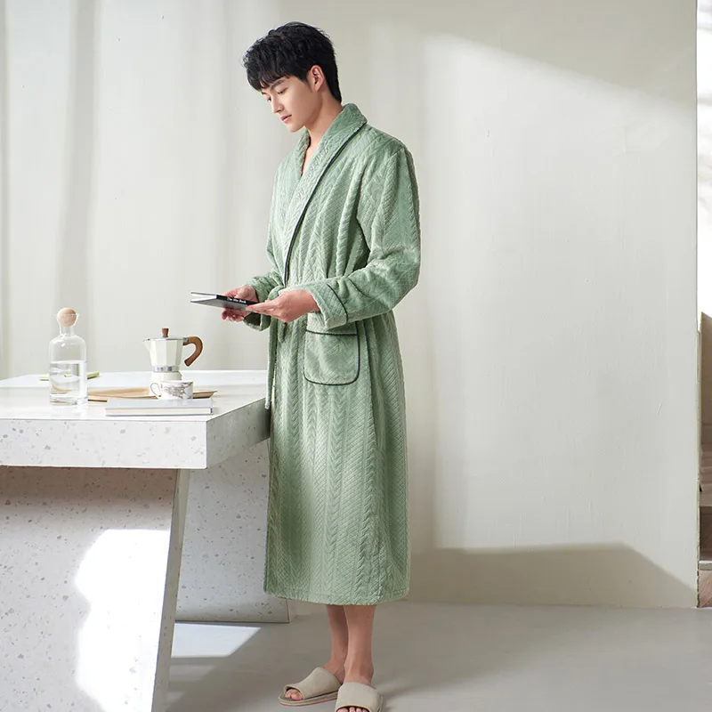 New Arrival Winter Autumn Casual Thick Flannel Male Nightwear Men Bathrobe Belt Elegant Bathroom Spa Coral Velvet Men Robe