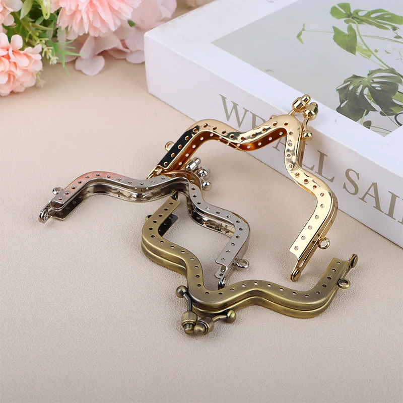 1Pc Vintage Pattern Metal Purse Frame Kiss Clasp Purse Clasp Frame Bag Kiss Clasp Lock Frame Buckle Bag Hardware Accessories