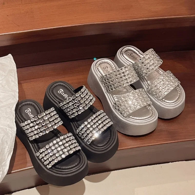 House Slippers Platform Shoes Rivet Slides On A Wedge Rubber Flip Flops Slipers Women Heeled Mules Hawaiian 2024 Heels Summer