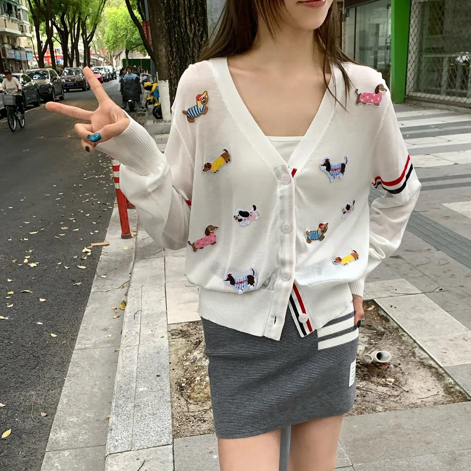 

Lightweight Summer Knitted V-Neck Cardigan Women's Style Cartoon Dog Decoration UV Protection College Fashion Long Sleeve Swe...