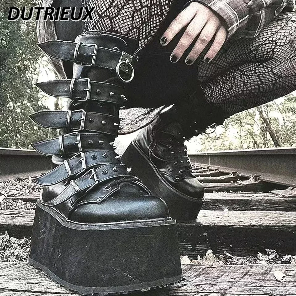 Punk Stile Janpanese Stivale con fondo spesso Sottocultura Y2K Rivetti Zeppa Scarpe da donna Tacchi moda Stivali da cavaliere rock femminili