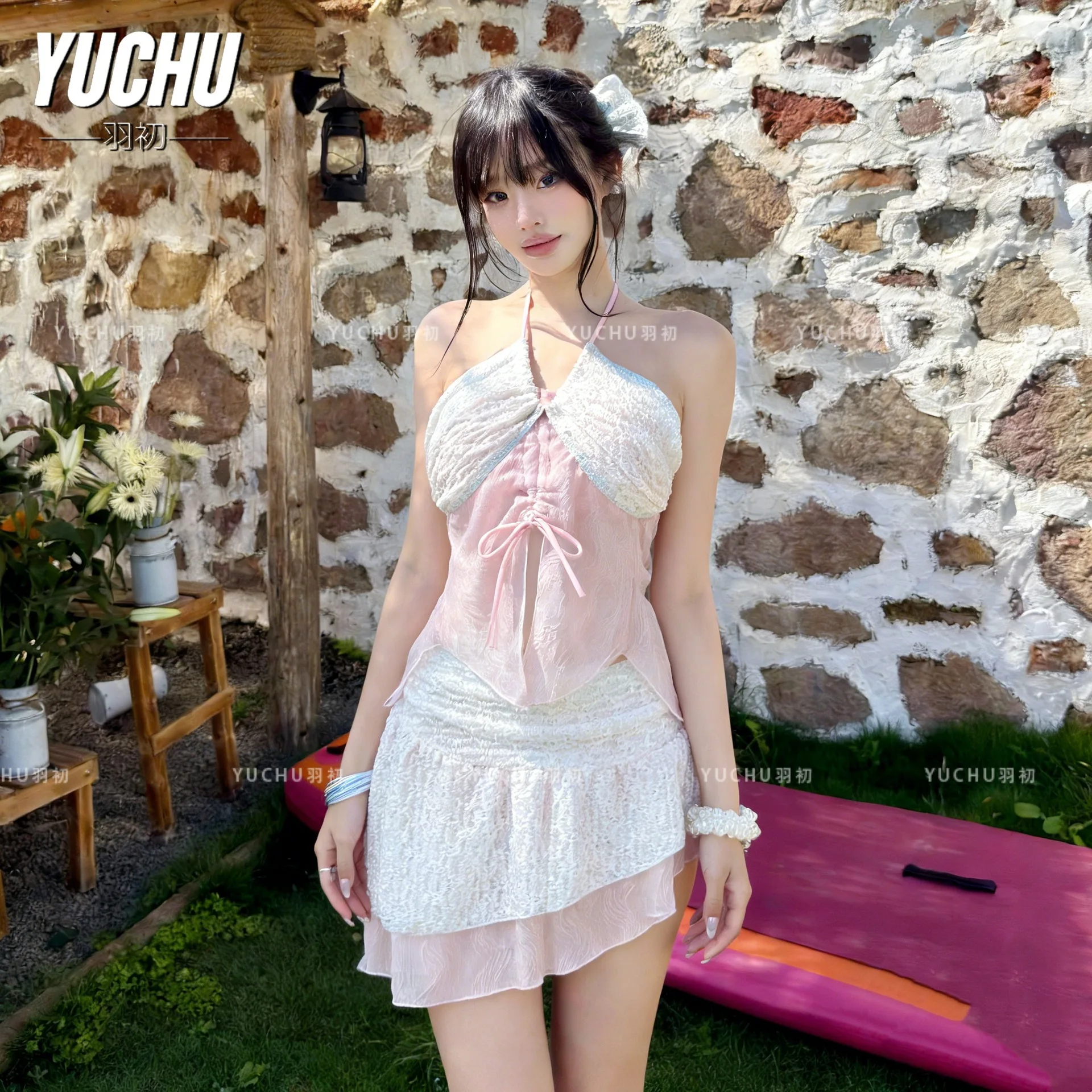 

Купальник-бикини с рюшами и разрезом, белый, с лямкой через шею, дизайн Pure Desire, для пляжного отдыха, коллекция 2026 года