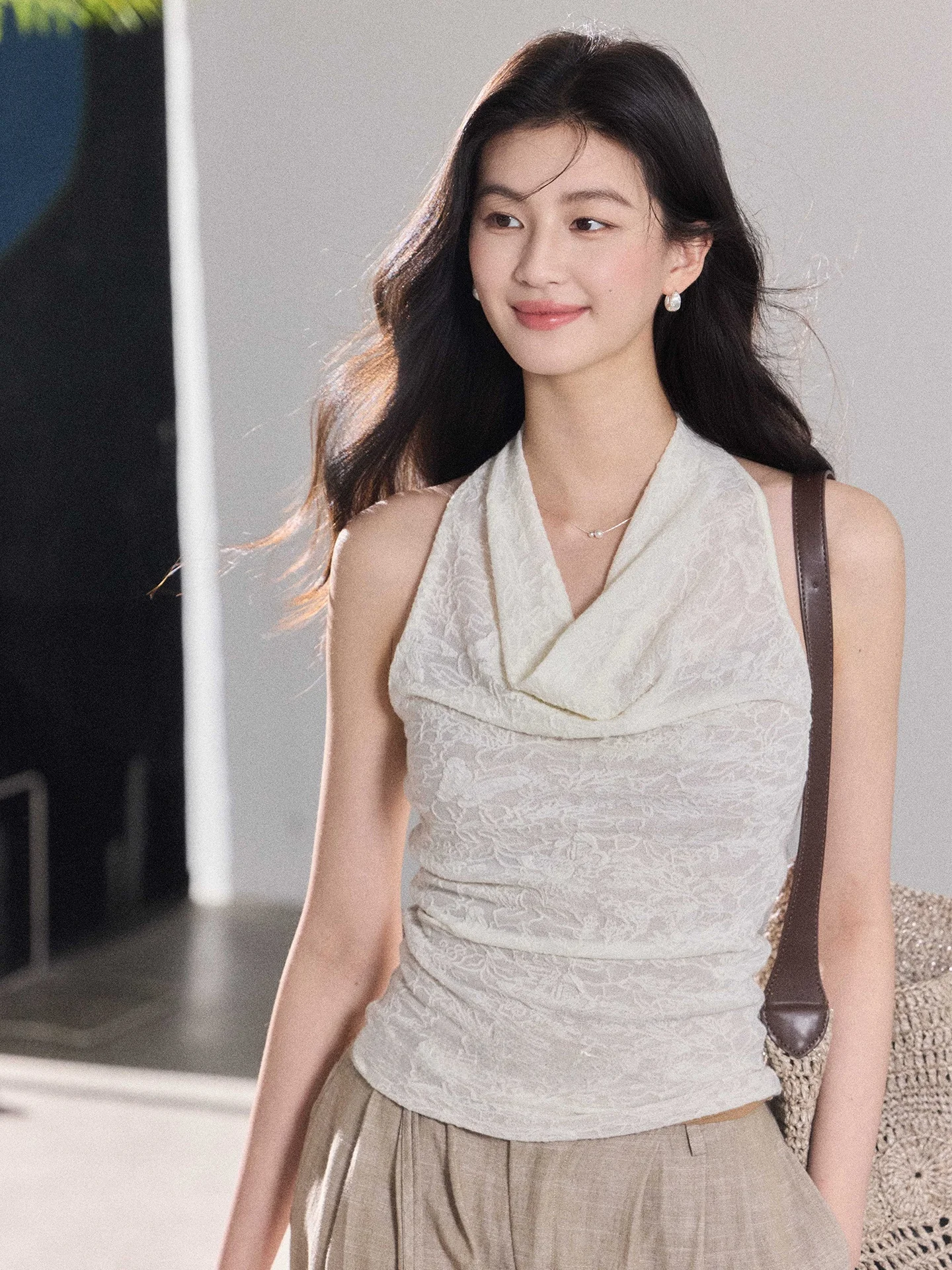 

Женский повседневный топ с цветочным кружевом, эластичной вставкой на шее, облегающий, из молочного шелка, полиэстера и нейлона