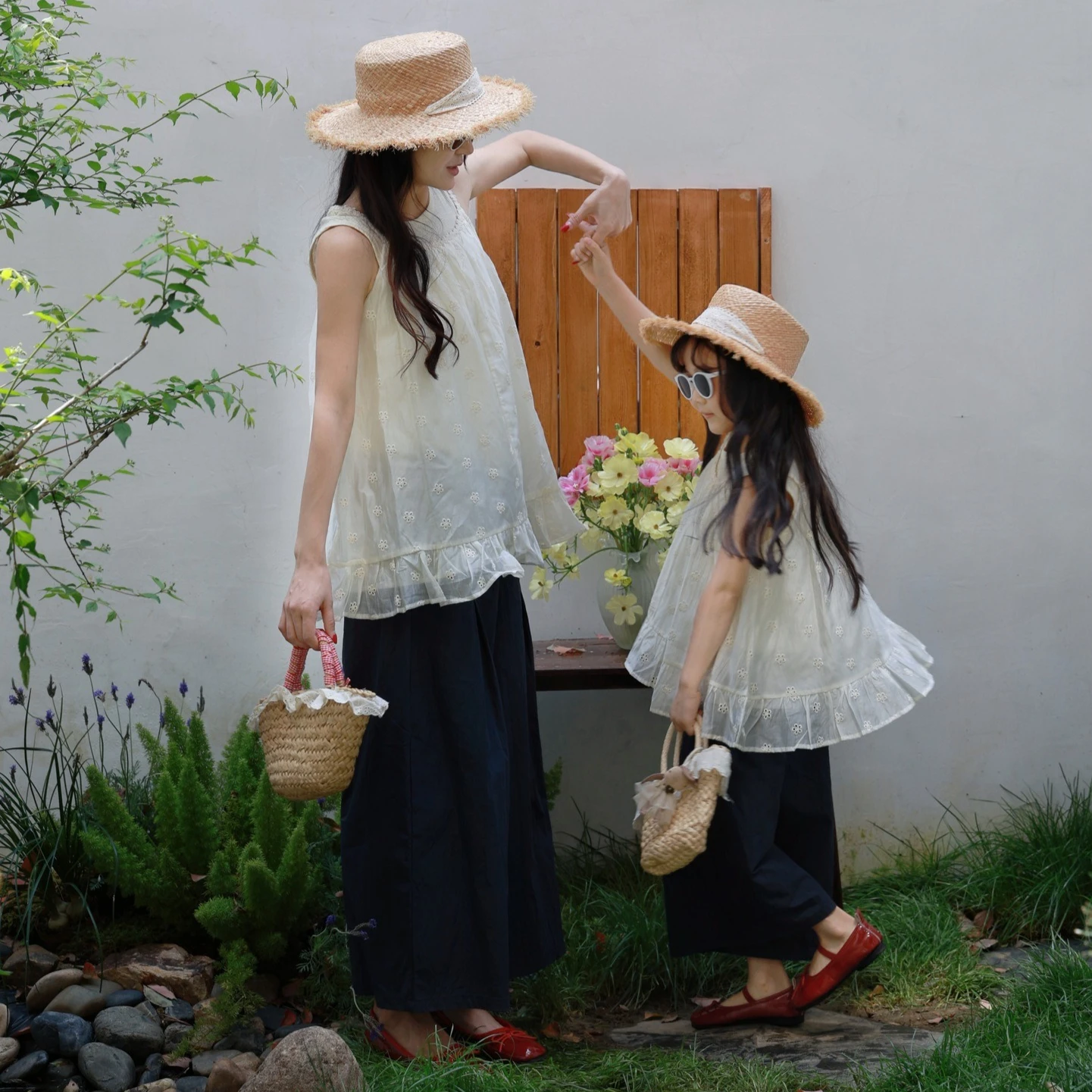 Mother Daughter Matching Floral Embroidered Cami Top Vest Cropped Pants 3Pcs Set Casual Summer Family Mommy & Me Outfit