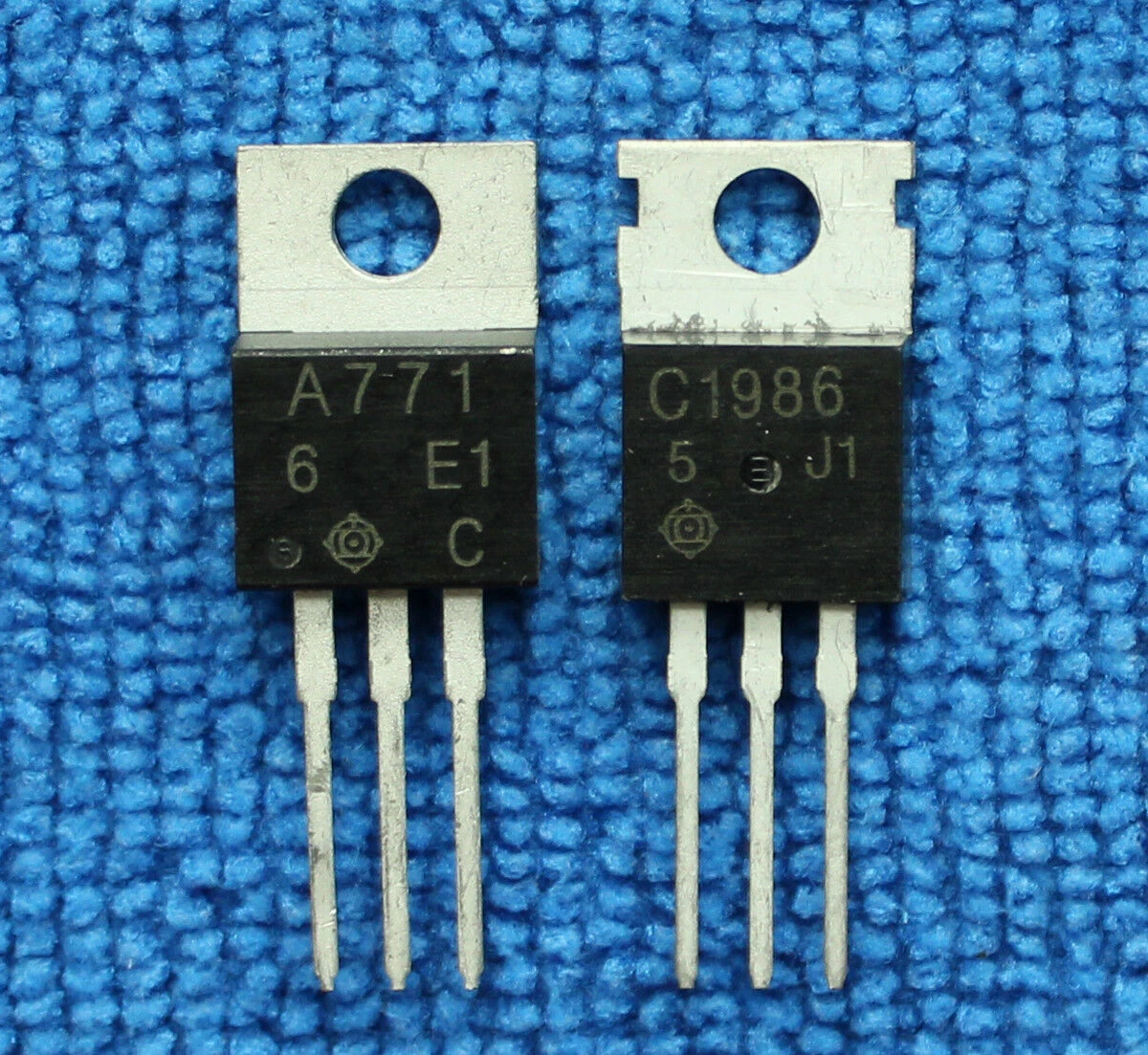 1pairs Original disassemble  2SA771+ 2SC1986 A771 C1986 2SA771 2SC1986