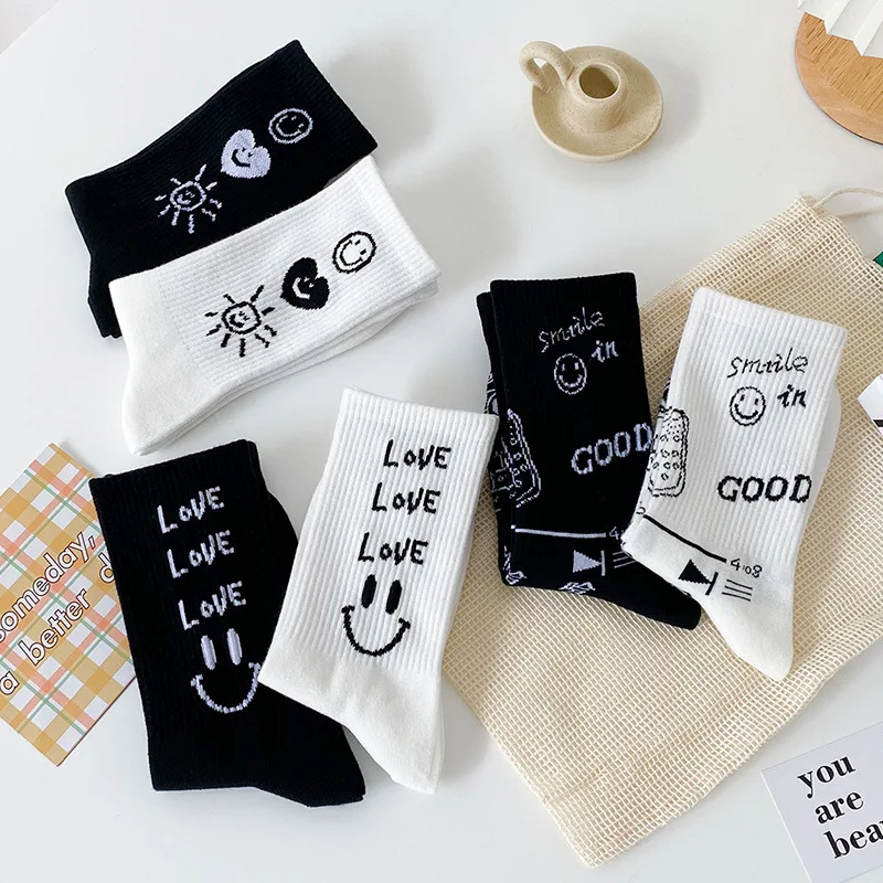 Fashion Cute Smiling Face Socks Women Men Black White Couple Cotton Socks Korean Style Kawai Harajuku Calceines Funny Socks