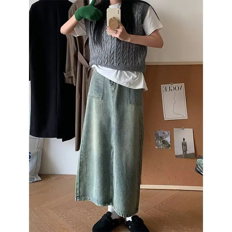 กระโปรงยีนส์เอวสูงทรงเรโทรสำหรับผู้หญิง สไตล์ลำลองสำหรับฤดูใบไม้ผลิและฤดูร้อน ช่วยปกปิดสะโพก กระชับสัดส่วน ทรงเอไลน์ ความยาวปานกลาง