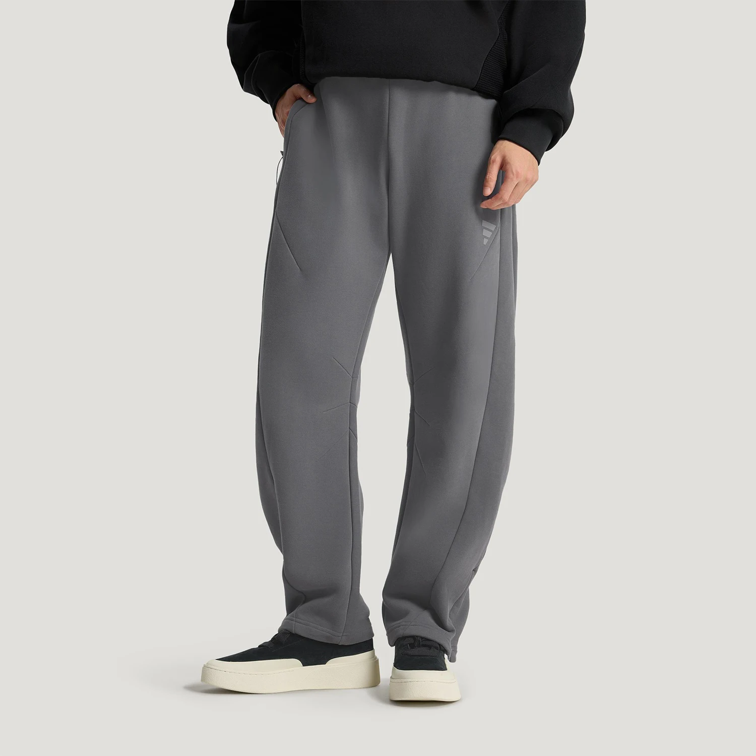 

Оригинальные зимние мужские прямые трикотажные брюки Adidas с принтом KH3002