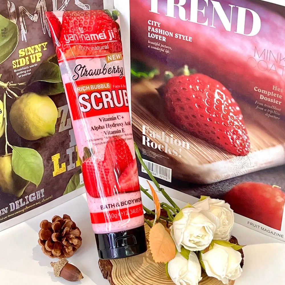 Strawberry Scrub Deep Cleansing Brighten skin tone Exfoliating Chicken Skin Rejuvenation Facial Body Scrub Bath Salt Skincare