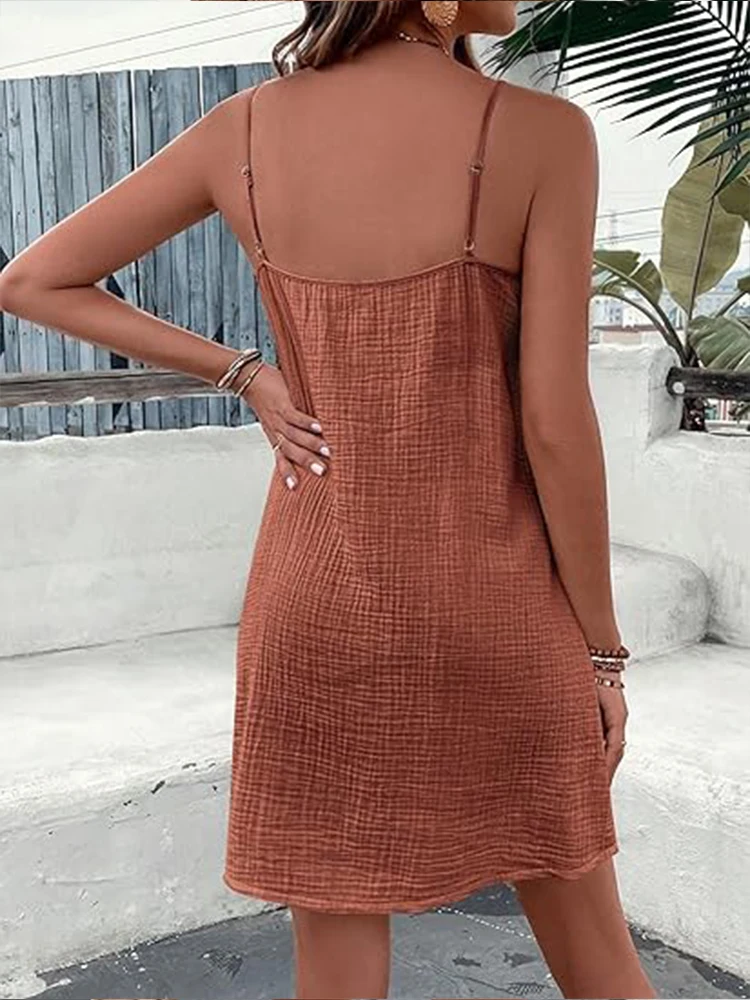 Braunes strukturiertes Damenkleid mit Knopfleiste vorne, Spaghettiträger, Taschen, ideal für Sommerurlaub, Strandausflüge, böhmische Stile