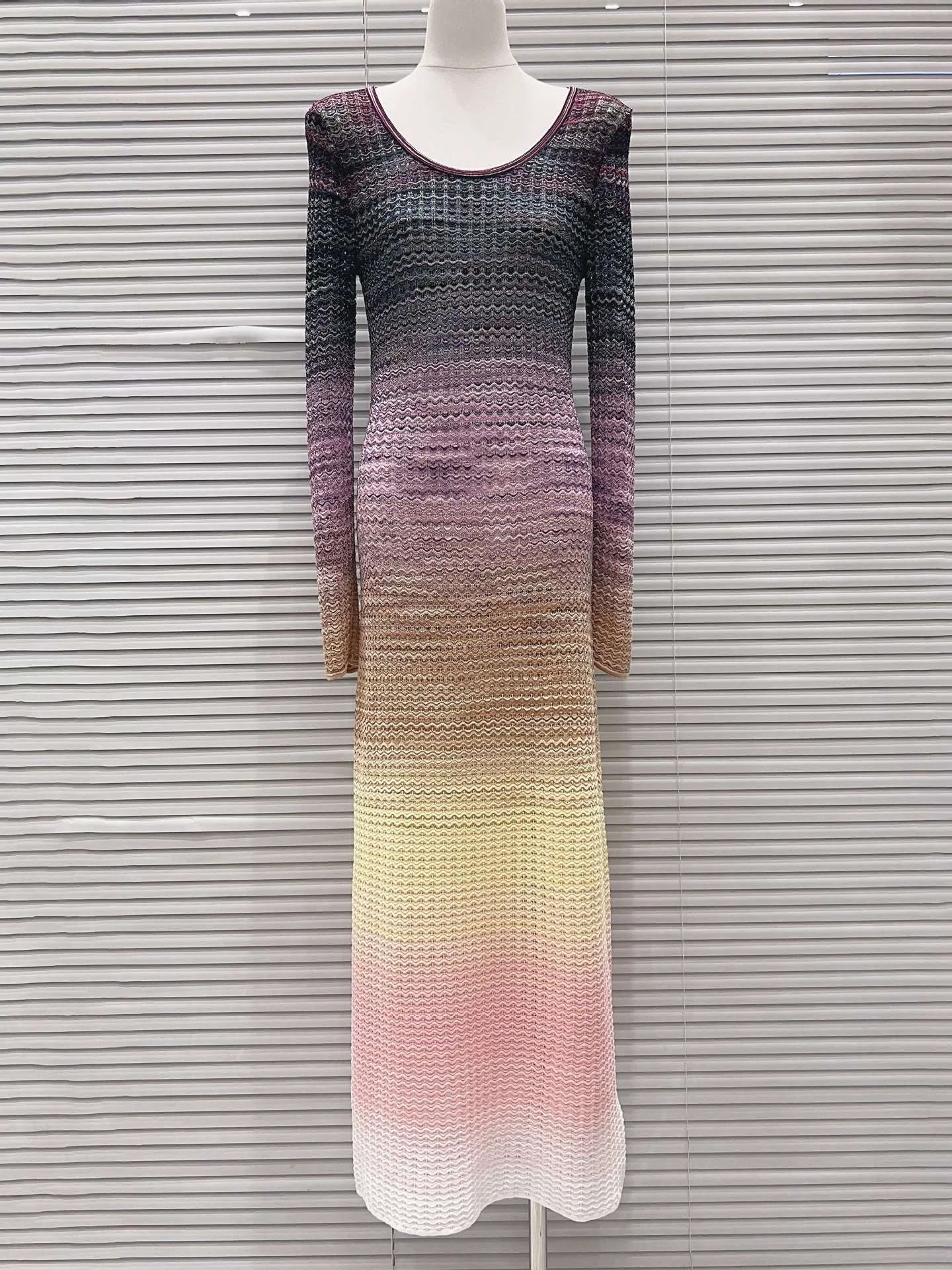 Elegant Gradient Color Wave Pattern Long Sleeve round Neck Knitted Dress Ladies High-End Version H-Line Citywalk Casual Dress