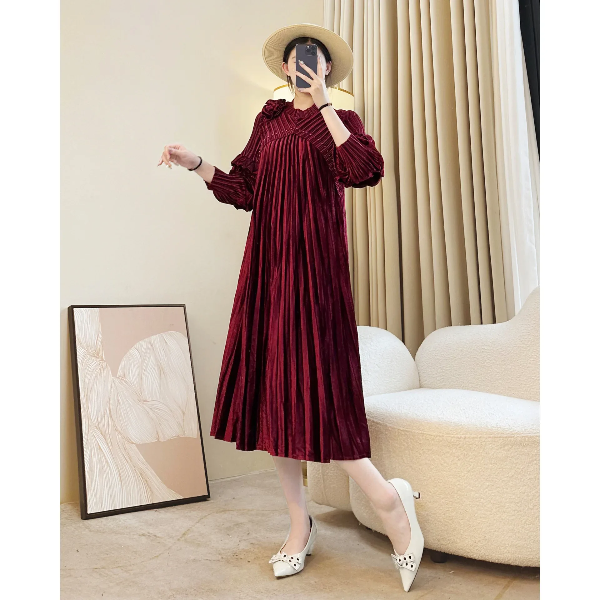 Miyake robe plissée femmes 2025 nouvelle couleur unie industrie lourde broderie vêtements de mère célébrité or velours robe de mariée