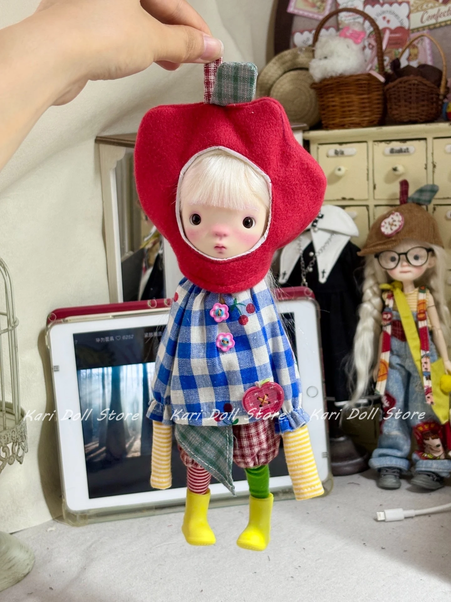 

Kari Doll Одежда и юбки 2025 Гарнитура Apple в клетку, шаровары, комплект для куклы Landazz Landoudou
