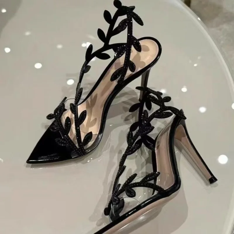 

Лето 2023, женские сандалии из ПВХ с прозрачными кристаллами и острым носком, модные вечерние туфли на тонком каблуке в форме листа