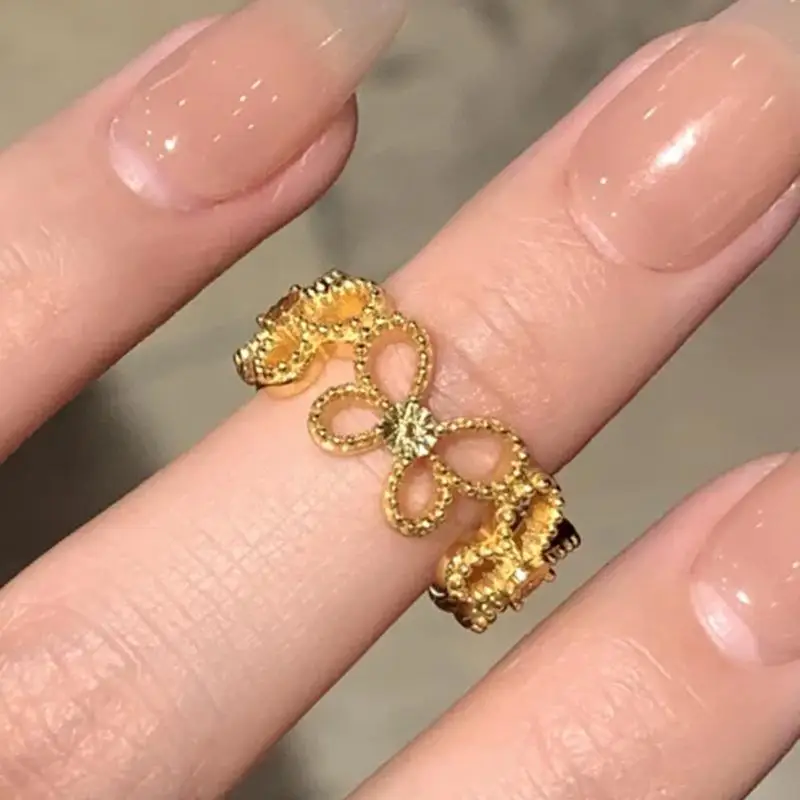 الجديد في حلقات الفراشة المصقولة المصنوعة من الخرز المستدير اللامع المجوف للنساء عالية الجودة وخفيفة الوزن ومجوهرات الحفلات