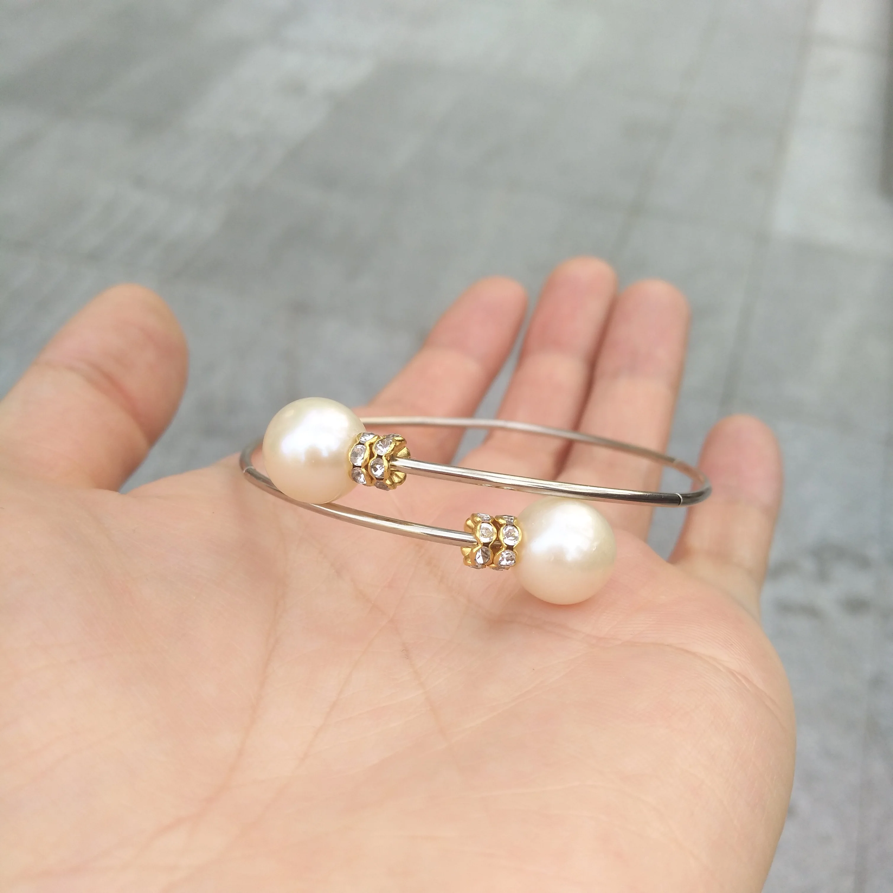Classic 10-11mm South Sea White Round Pearl Bracelet New Without Tags: A Brand-New, Unused, And Unworn