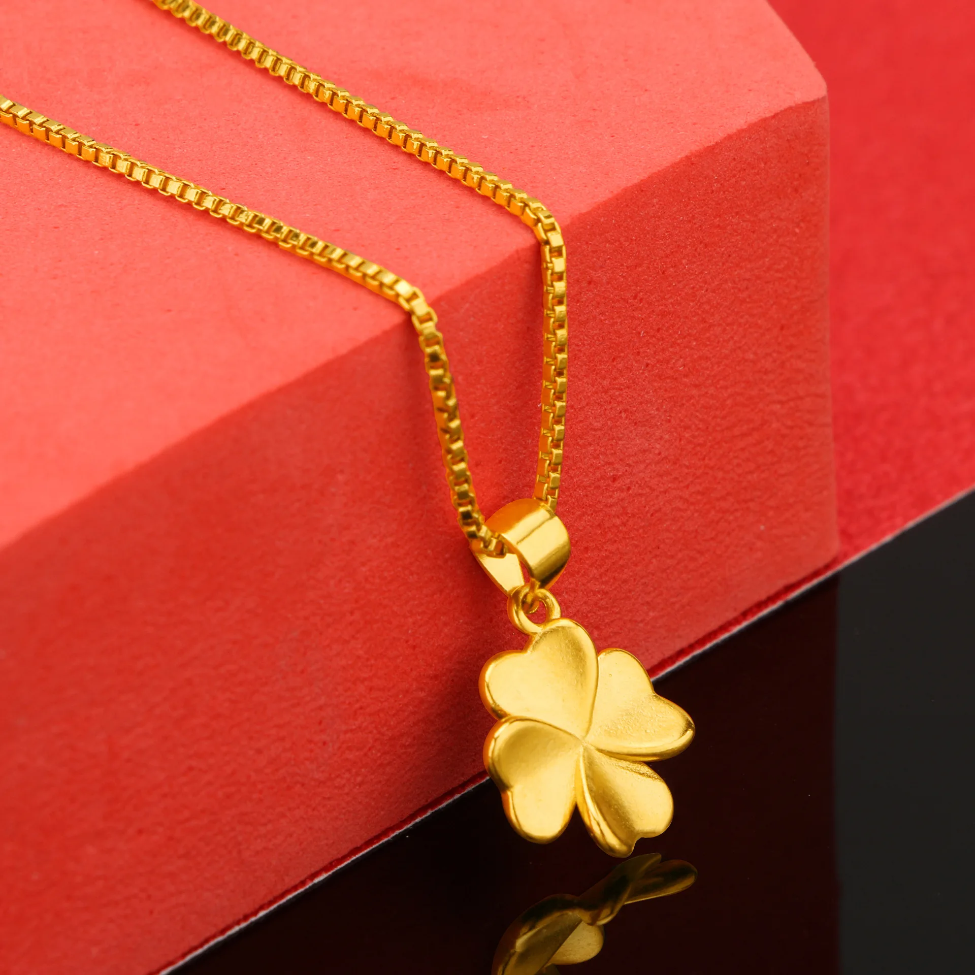 Net-red same 3D hard gold clover sand gold pendant female imitation gold jewelry gift girlfriend lucky grass necklace