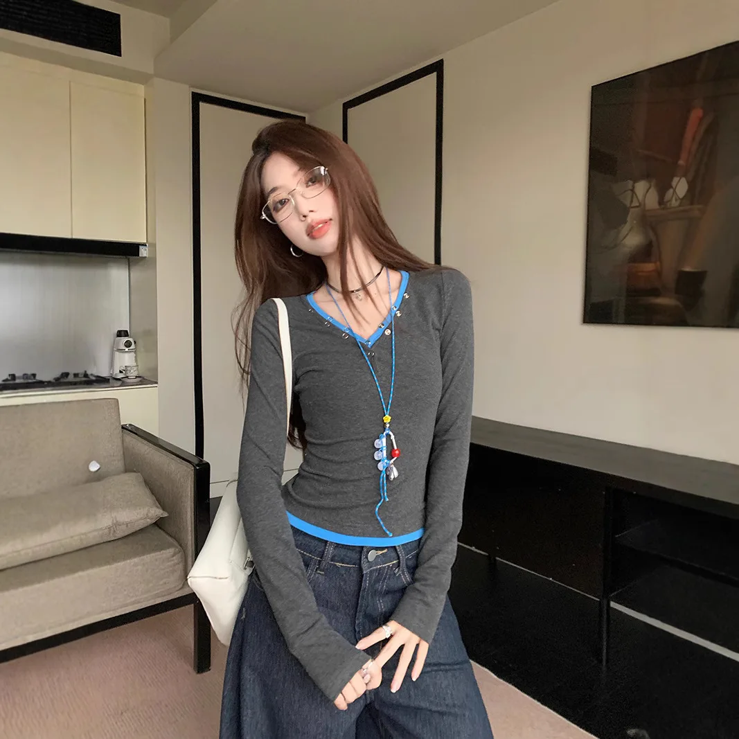 

Высокое качество, хит продаж, оптовая продажа, новая серая поддельная футболка из двух частей с v-образным вырезом, дизайнерская облегающая базовая рубашка, короткий топ для женщин Y2K