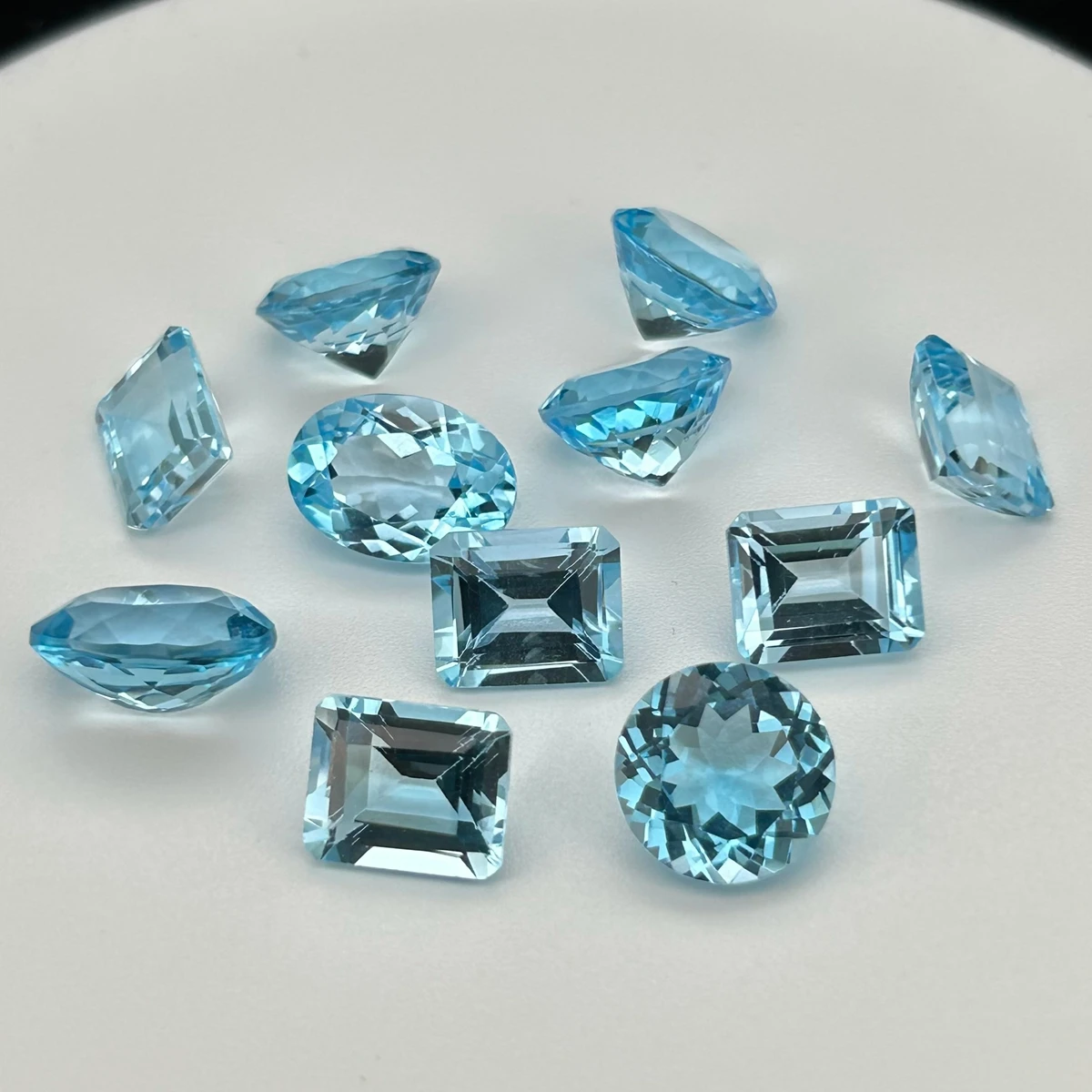 

Mosangna Handmade Oval Cut Sky Blue Topaz Stones 3X5mm-10x14mm Emerald Cut Natural 100% A Grade Gemstones