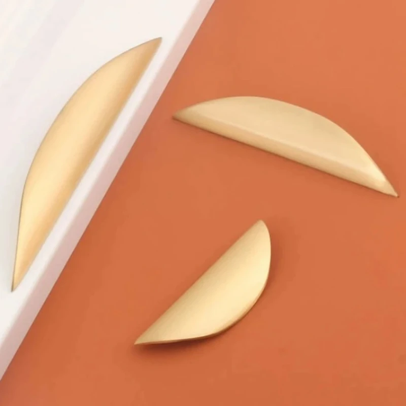 Moderne Minimalistische Messing-Möbelgriffe Goldenes Halbmond-Design für Kleiderschrank, Küchenschrank, Kommode und Schubladen – Detail 2