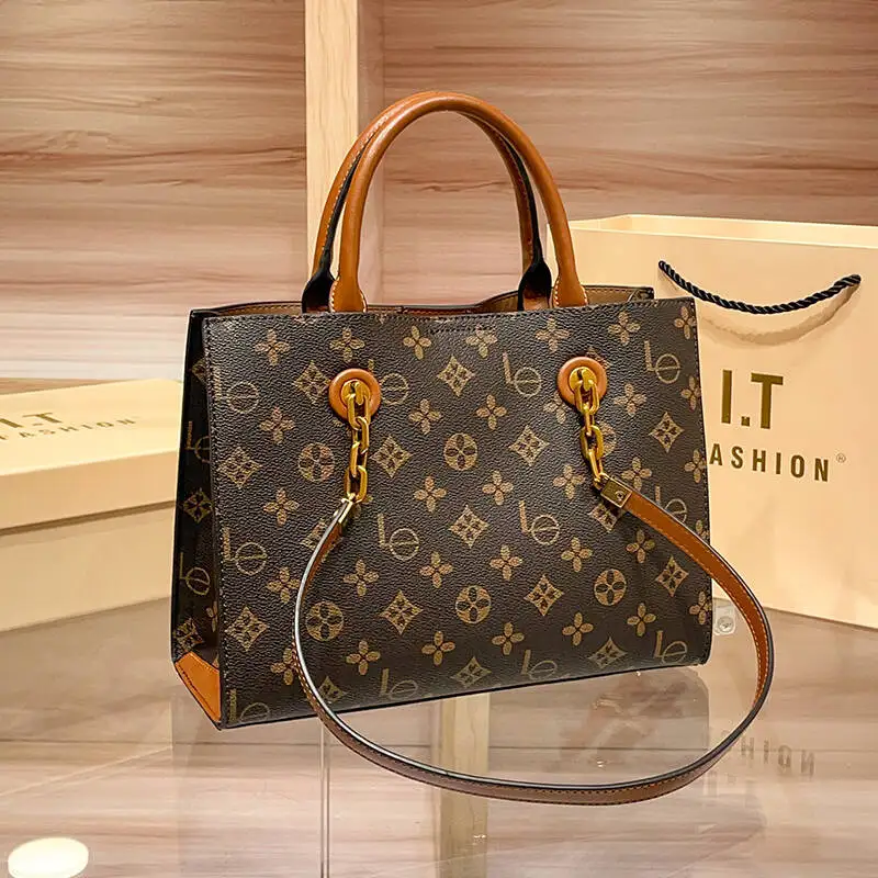 

Elegant Vintage Diaper Bag Women Designer Crossbody Bag High-End Handbag Minimalist Chic Large Capacity Leather Tote Bag