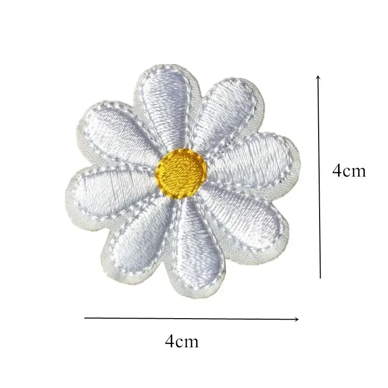 10PCS Embroidered Sew Iron On Patches White Flowers Badges Daisy 4CM For Bag Jeans Hat T Shirt DIY Appliques Craft Decoration