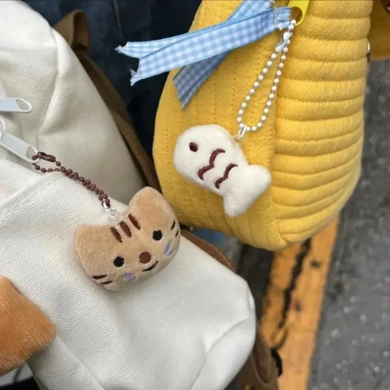 Porte-clés chat et poisson en peluche mignon, pendentif de sac, poupée Kawaii, accessoires suspendus, porte-clés de poupée, cadeaux pour Couple