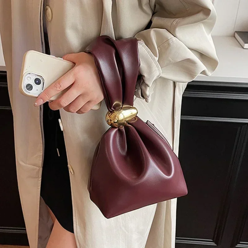 

Soft Leather Clutch Bag for Travel Luxury Designer Women Pleated Mini Bucket Pouch Temperament Side Zipper Party Evening Bags