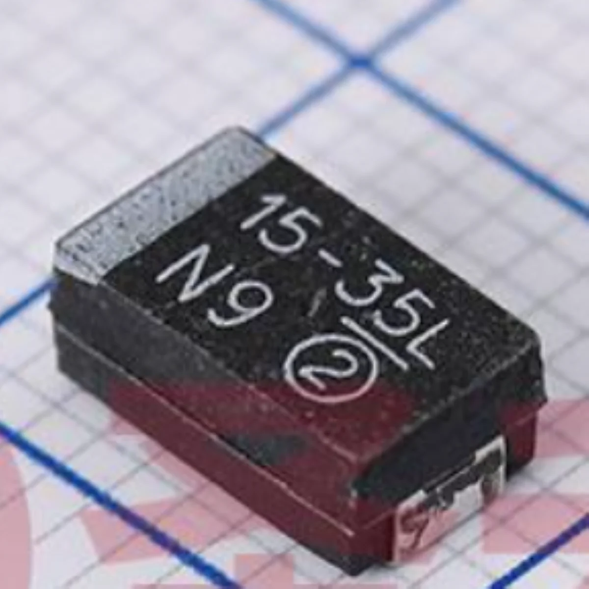

2917 CASE-D 7343 31 мм Маркировка 15-35 л Оригинальный черный танталовый конденсатор 35 В ± 10% 15 мкФ 700 мОм Ом CAP TANT 15 мкФ 293D156X9035D2TE3